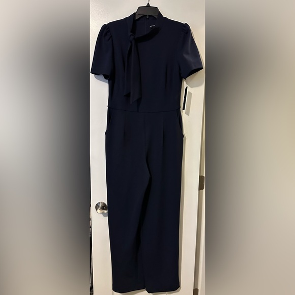 🔹 NWT Maggy London Neck Tie Jumpsuit – Size 8 – Navy - Picture 5 of 11